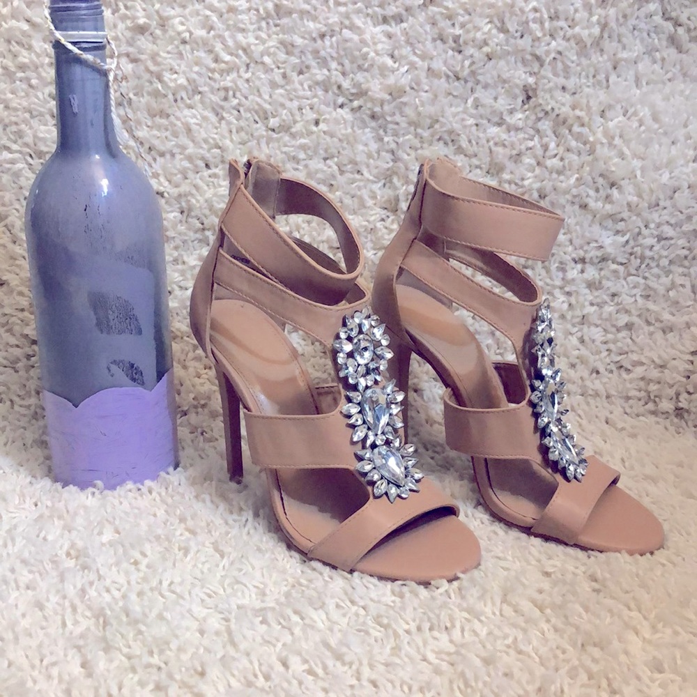 Sexy beige stilettos! Size 6 US